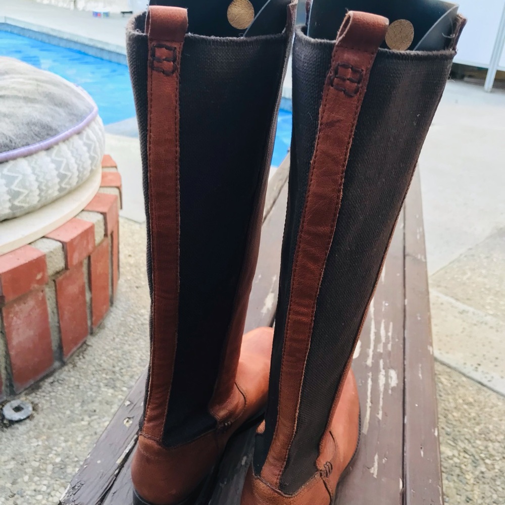 Frye Molly Boots - Picture 4 of 16